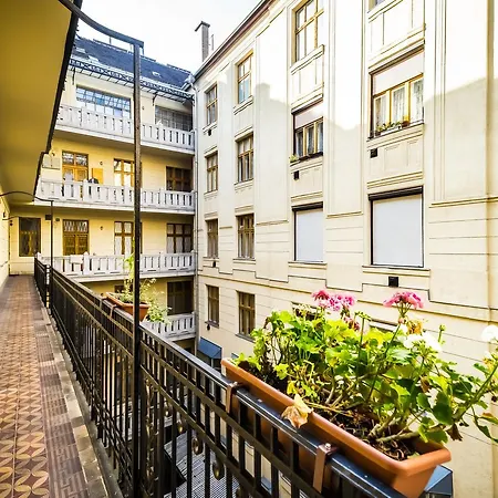 Nagymezo 8 Entire Budapest